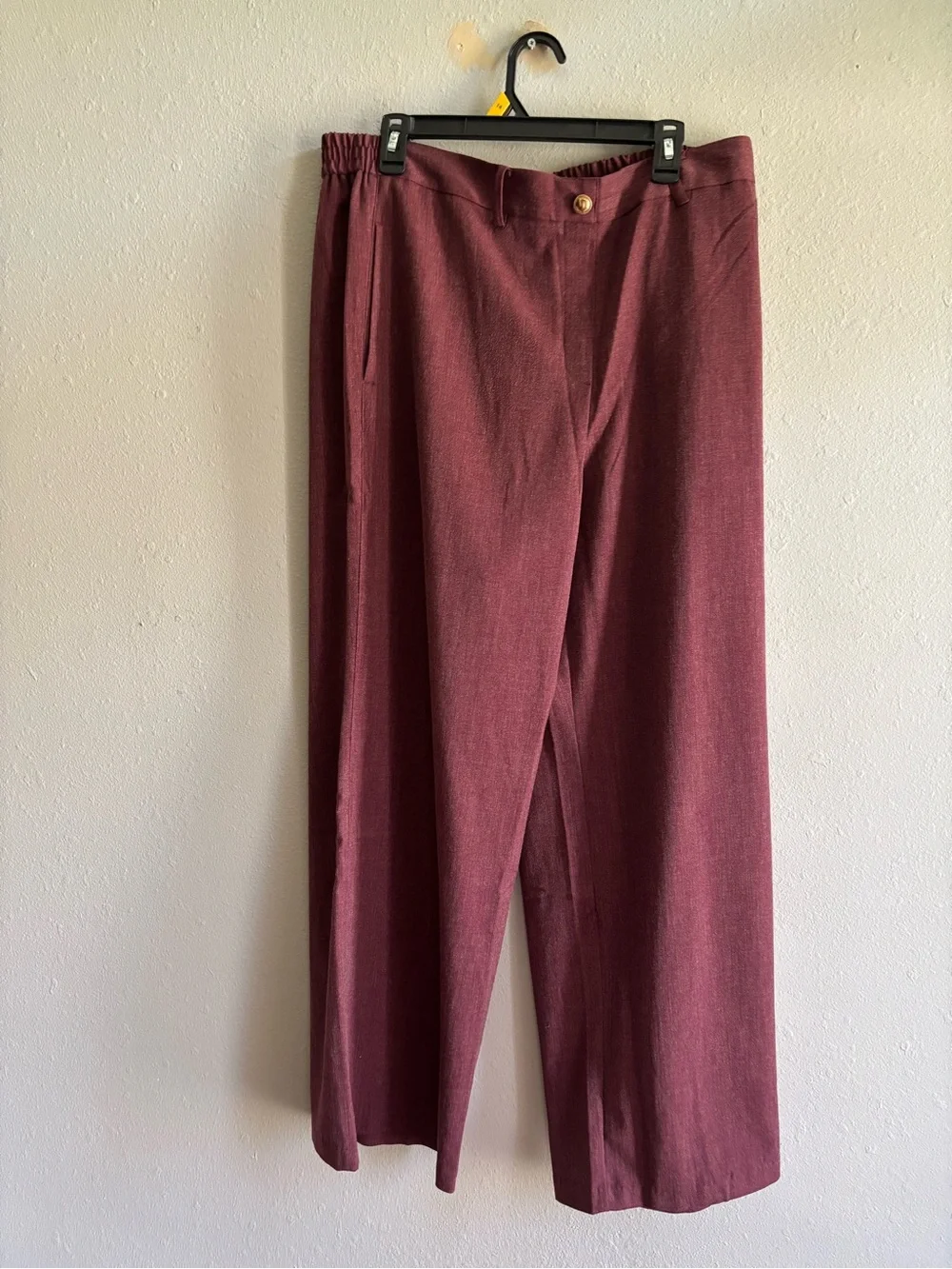 Michael Kor’s women pants in Burgundy